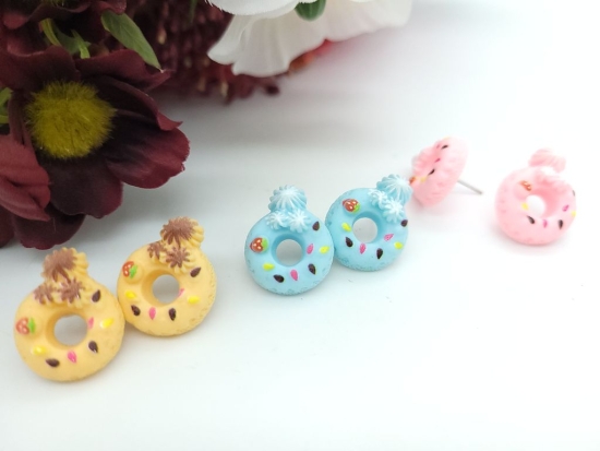 Preview: bunte Donut Ohrstecker mit Sahne